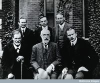 Gruppenphoto 1909 vor der Clark University